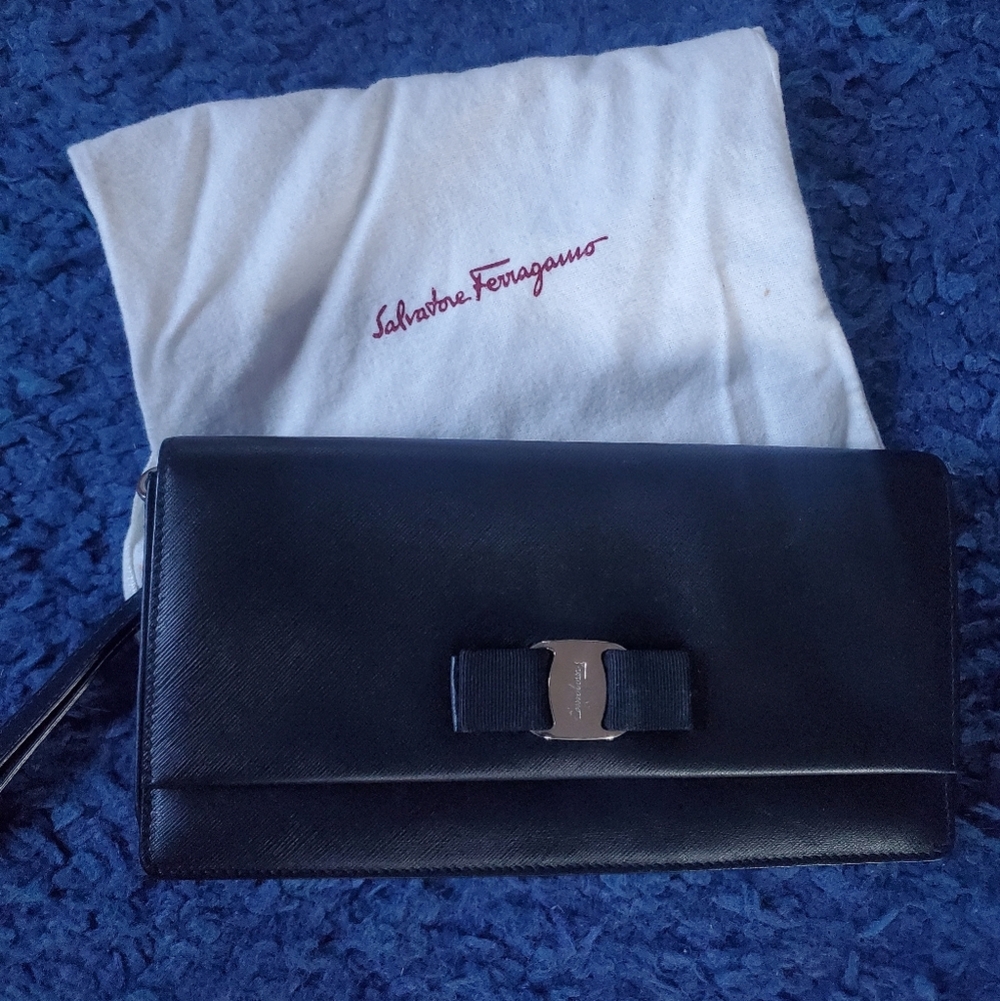 Salvatore Ferragamo Vara Bow Saffiano Wristlet Black